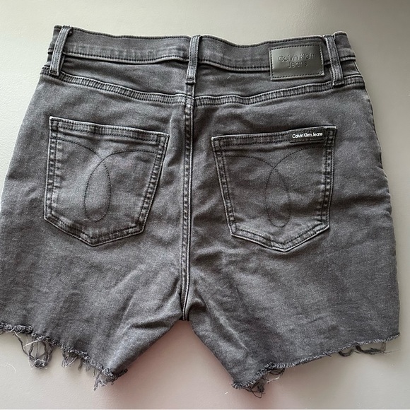 Calvin Klein Mom Shorts-High Rise-Black.Size 27 - Picture 7 of 9